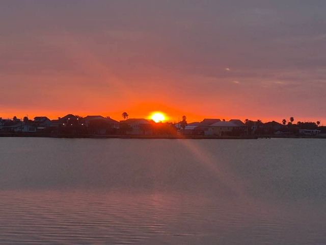 135 Lakeshore Dr, Rockport, TX 78382