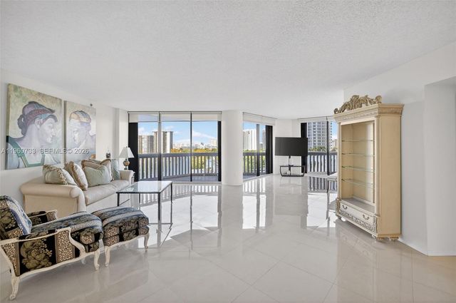 2000 Island Boulevard 1109, Aventura, FL 33160