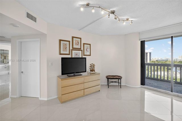 2000 Island Boulevard 1109, Aventura, FL 33160