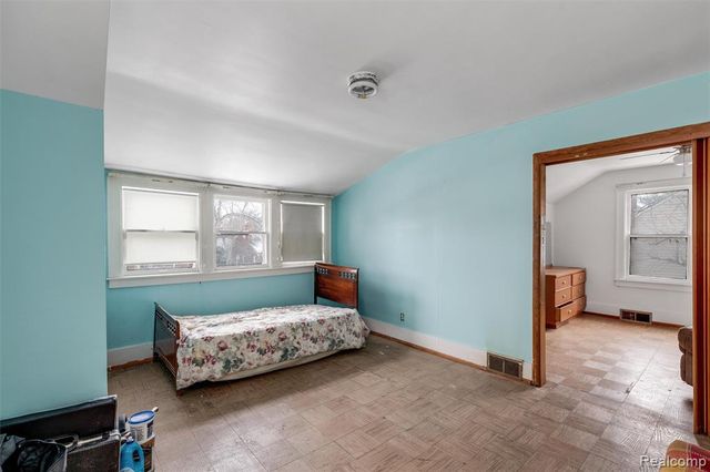 1015 W Marshall Street, Ferndale, MI 48220