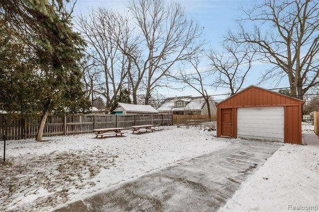 1015 W Marshall Street, Ferndale, MI 48220