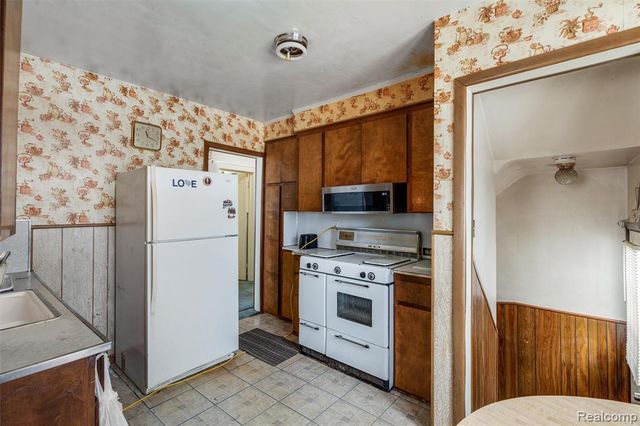 1015 W Marshall Street, Ferndale, MI 48220