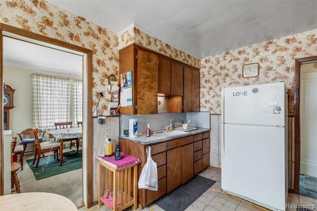 1015 W Marshall Street, Ferndale, MI 48220