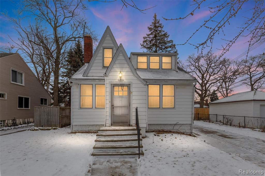 1015 W Marshall Street, Ferndale, MI 48220