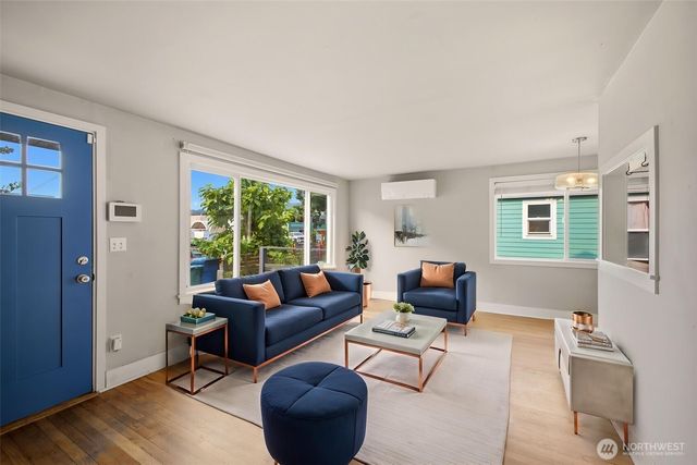 748 S Kenyon Street, Seattle, WA 98108