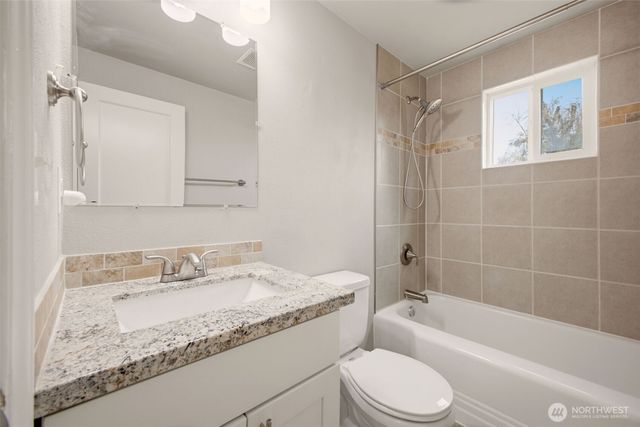 748 S Kenyon Street, Seattle, WA 98108
