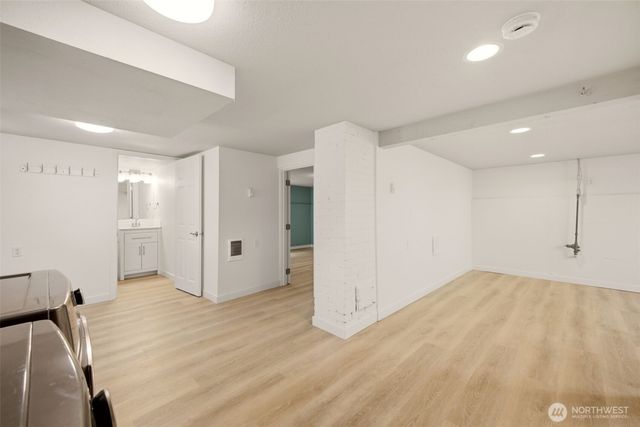 748 S Kenyon Street, Seattle, WA 98108