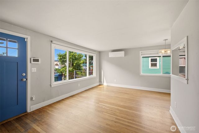 748 S Kenyon Street, Seattle, WA 98108