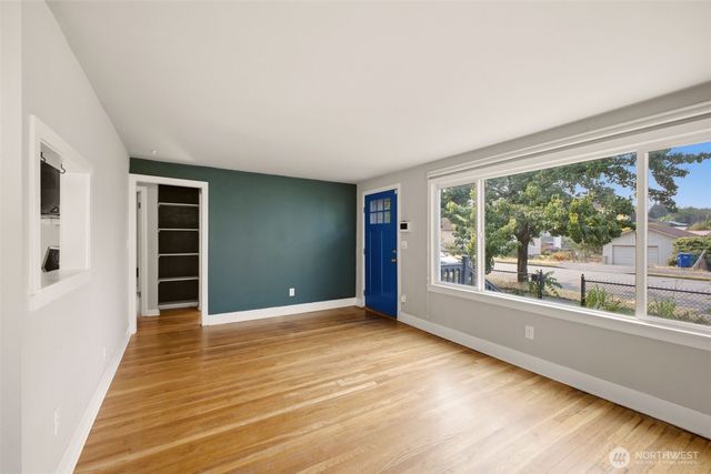 748 S Kenyon Street, Seattle, WA 98108