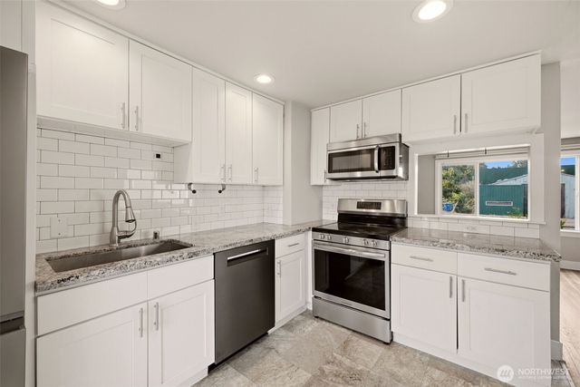 748 S Kenyon Street, Seattle, WA 98108