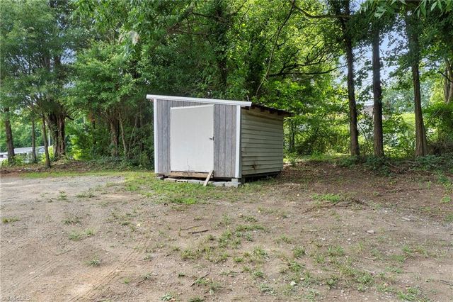 1266 E Holly Grove Road, Lexington, NC 27292