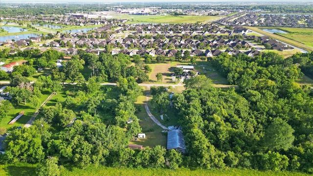 7041 Pollard Drive, Manvel, TX 77578