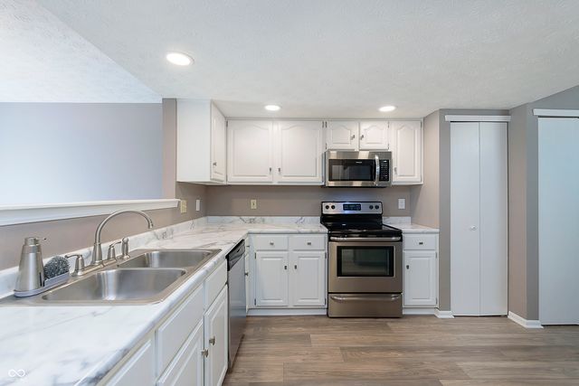 9481 Aberdare Drive, Indianapolis, IN 46250