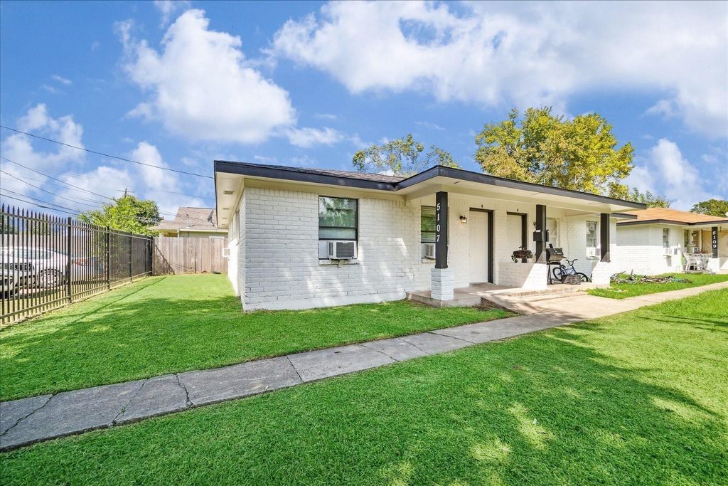 5107 Clover Street, Houston, TX 77033
