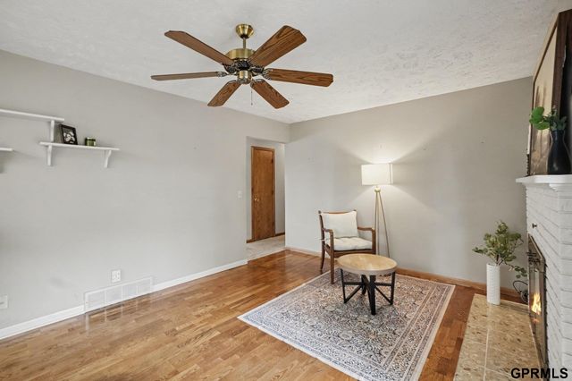 10016 P Street, Omaha, NE 68127