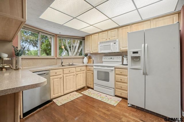 10016 P Street, Omaha, NE 68127