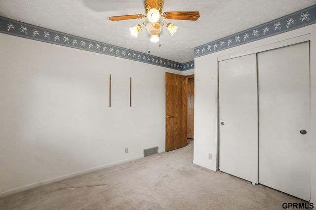 10016 P Street, Omaha, NE 68127