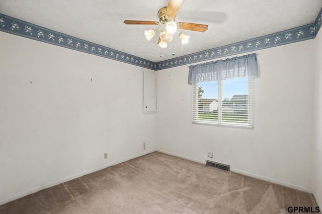 10016 P Street, Omaha, NE 68127