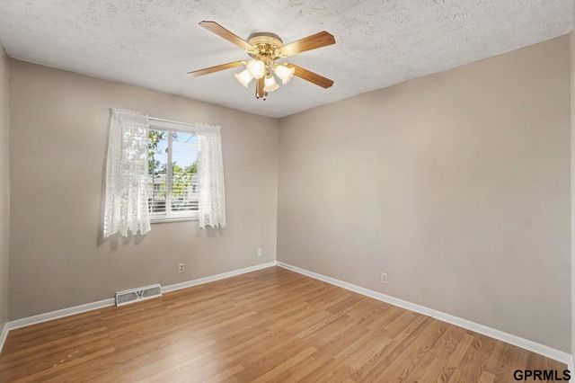 10016 P Street, Omaha, NE 68127