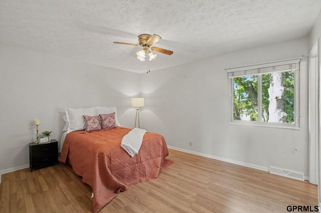 10016 P Street, Omaha, NE 68127