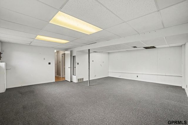 10016 P Street, Omaha, NE 68127