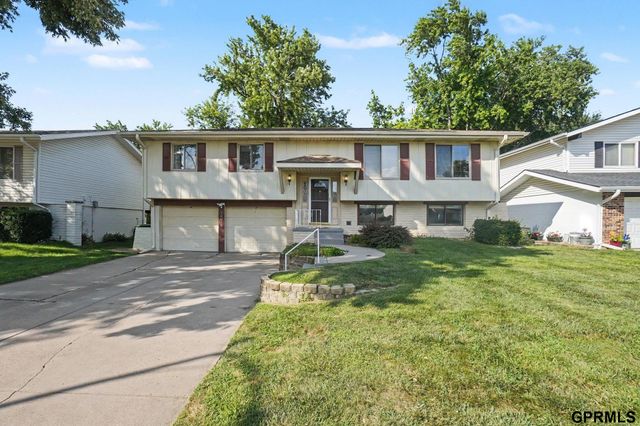 10016 P Street, Omaha, NE 68127