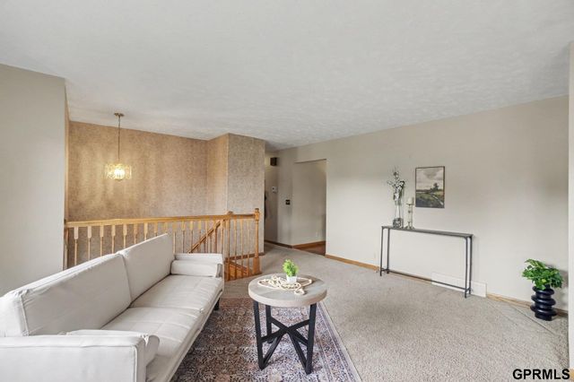 10016 P Street, Omaha, NE 68127