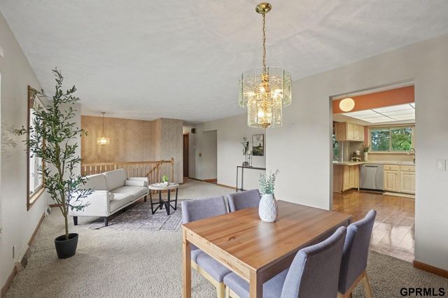10016 P Street, Omaha, NE 68127