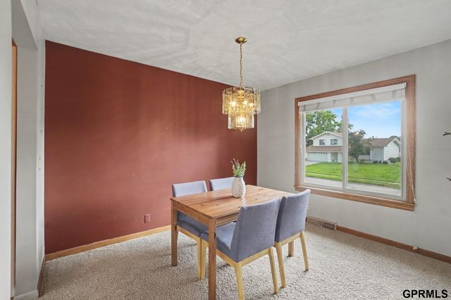 10016 P Street, Omaha, NE 68127