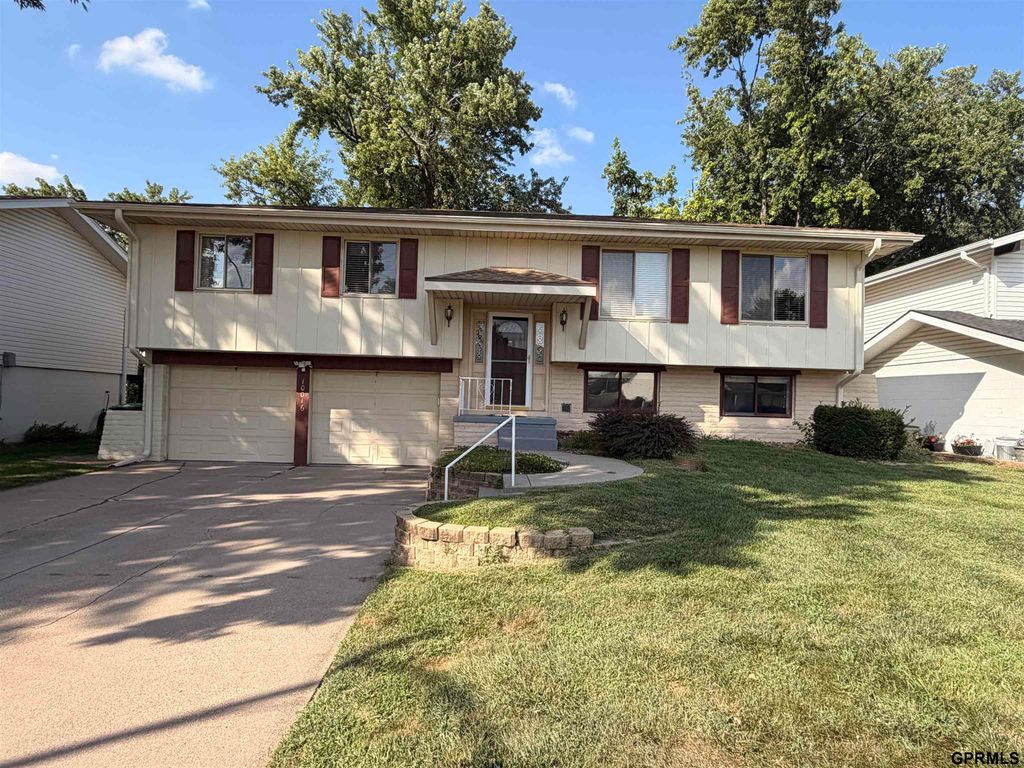 10016 P Street, Omaha, NE 68127