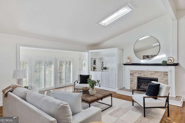 565 Timberland Drive, Atlanta, GA 30342