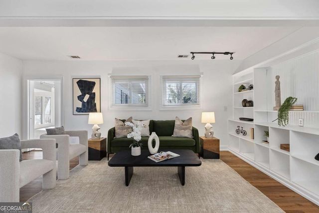 565 Timberland Drive, Atlanta, GA 30342