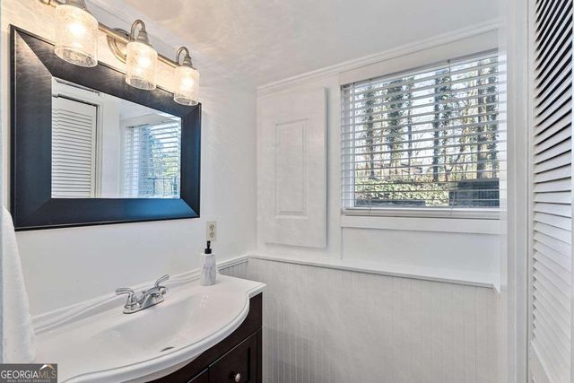 565 Timberland Drive, Atlanta, GA 30342