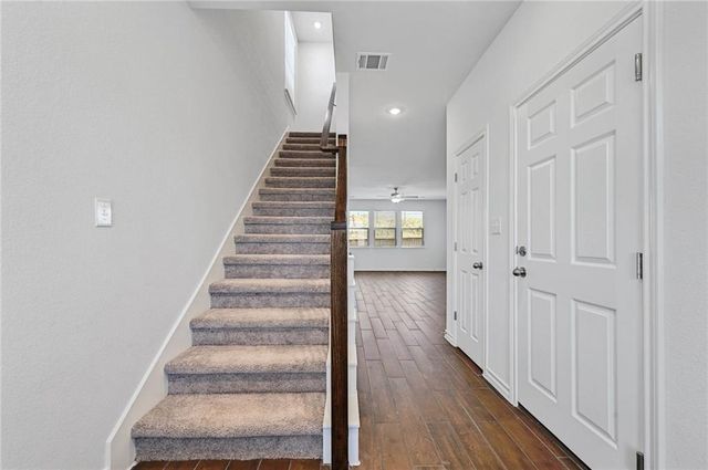 806 Pepperbark LOOP, Buda, TX 78610