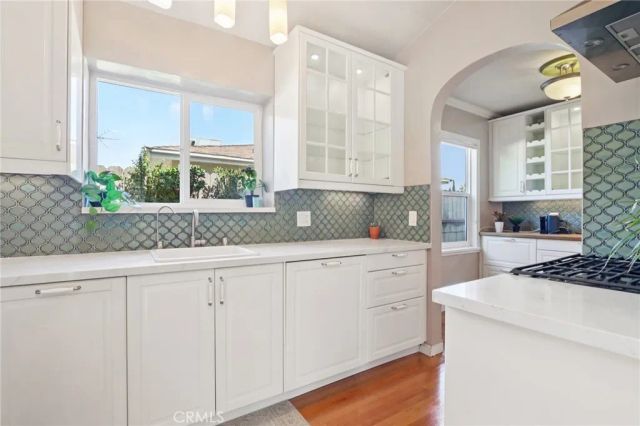 5513 Cartwright Avenue, North Hollywood, CA 91601