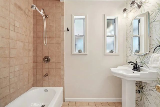 5513 Cartwright Avenue, North Hollywood, CA 91601