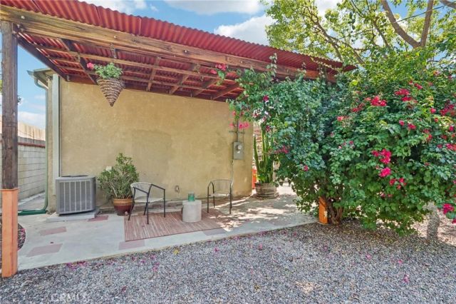 5513 Cartwright Avenue, North Hollywood, CA 91601