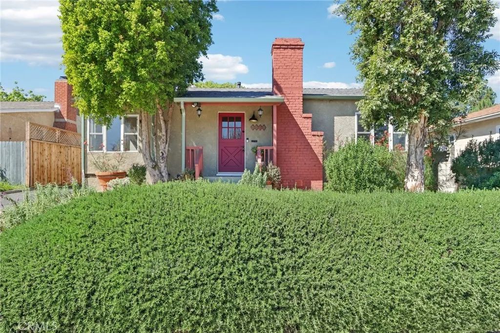 5513 Cartwright Avenue, North Hollywood, CA 91601