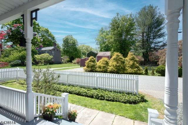 16 William St, Tewksbury Twp., NJ 08858