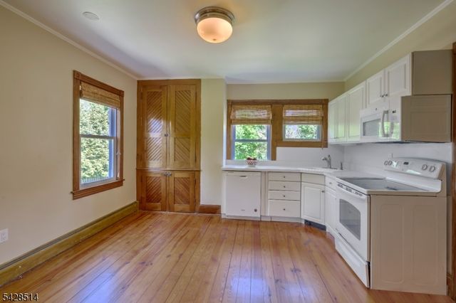 16 William St, Tewksbury Twp., NJ 08858