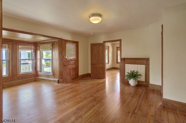 16 William St, Tewksbury Twp., NJ 08858