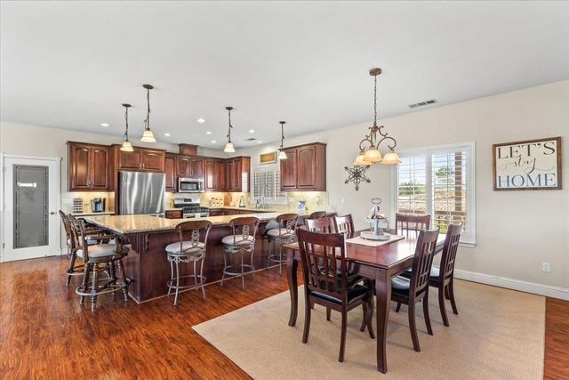 2494 Ross Dr, Valley Springs, CA 95252