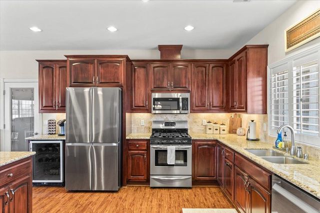 2494 Ross Dr, Valley Springs, CA 95252