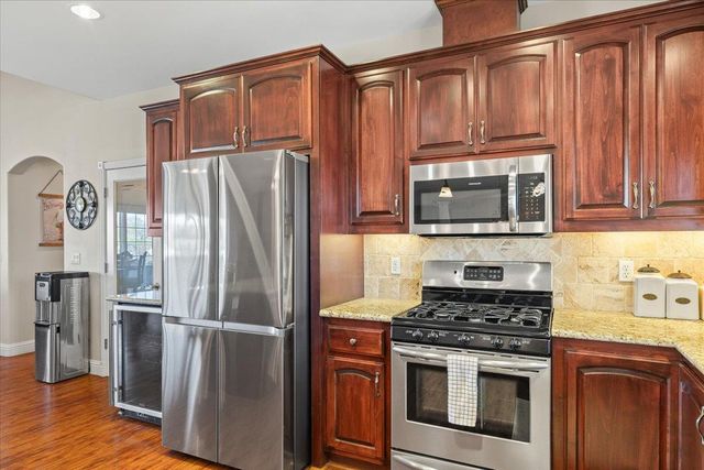 2494 Ross Dr, Valley Springs, CA 95252