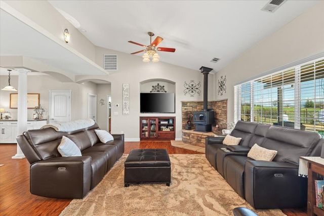 2494 Ross Dr, Valley Springs, CA 95252