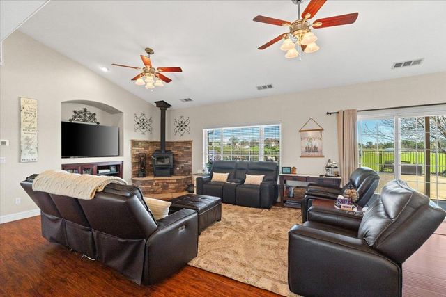 2494 Ross Dr, Valley Springs, CA 95252