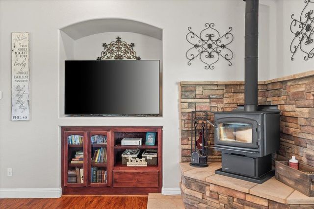 2494 Ross Dr, Valley Springs, CA 95252