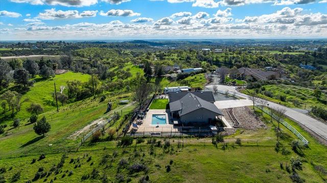 2494 Ross Dr, Valley Springs, CA 95252