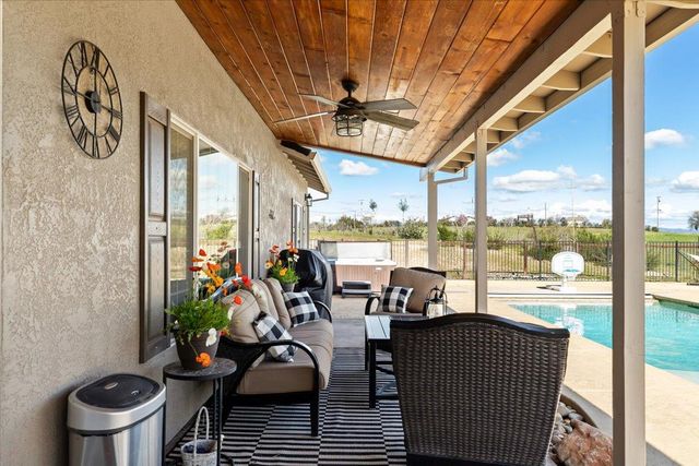 2494 Ross Dr, Valley Springs, CA 95252