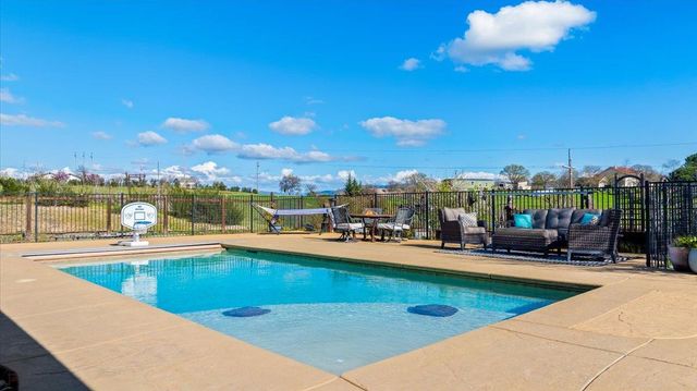 2494 Ross Dr, Valley Springs, CA 95252